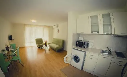 Green Fort * Σάνι Μπιτς