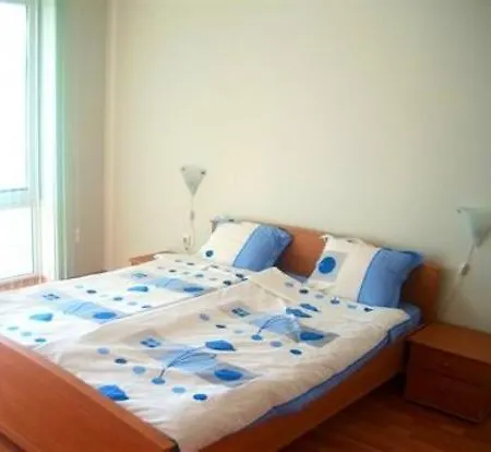 Green Fort Apartment *