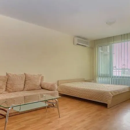 Green Fort Apartment *