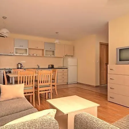 Green Fort Apartment *