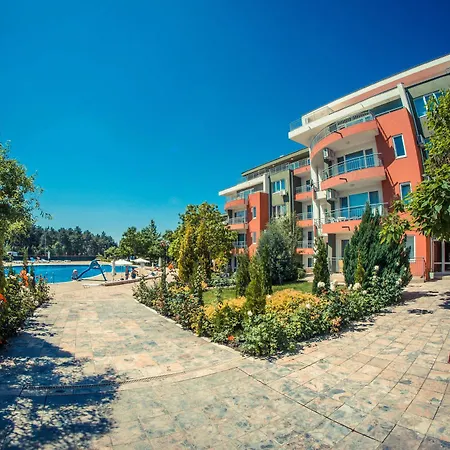 Green Fort Apartment *