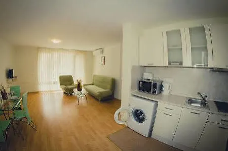 Green Fort * Σάνι Μπιτς